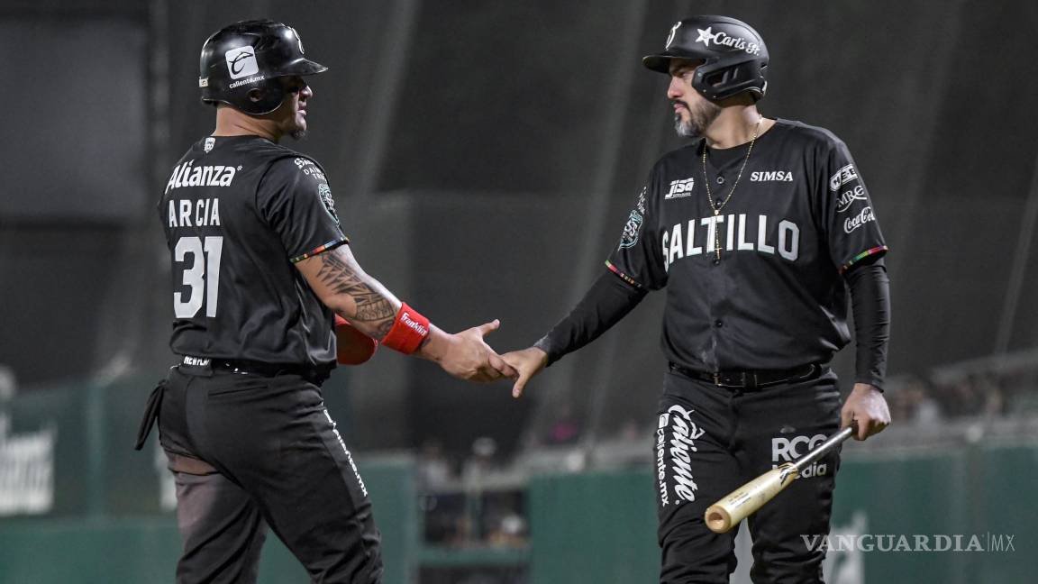 $!Oswaldo Arcia se mantuvo activo en el plato y en las bases, contribuyendo al rally de la quinta entrada para ampliar la ventaja de Saraperos.
