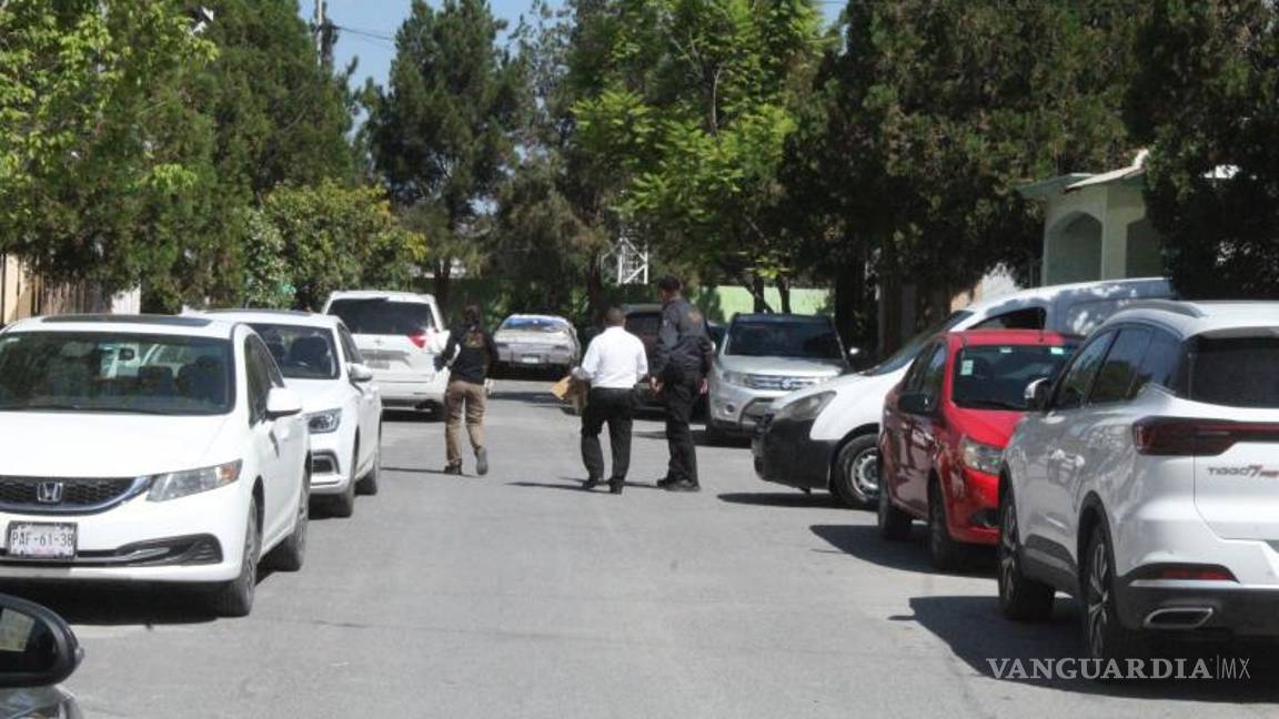 $!Peritos aseguraron como evidencia un cinturón negro, presuntamente utilizado en el suicidio.