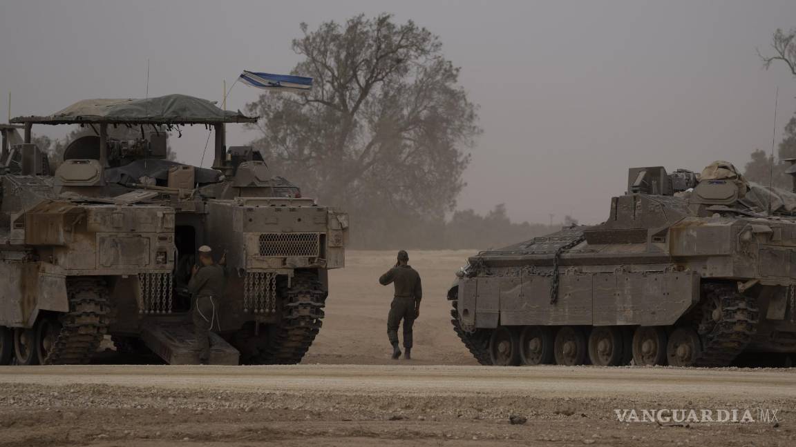 $!Soldados israelíes patrullan en la frontera con la Franja de Gaza.