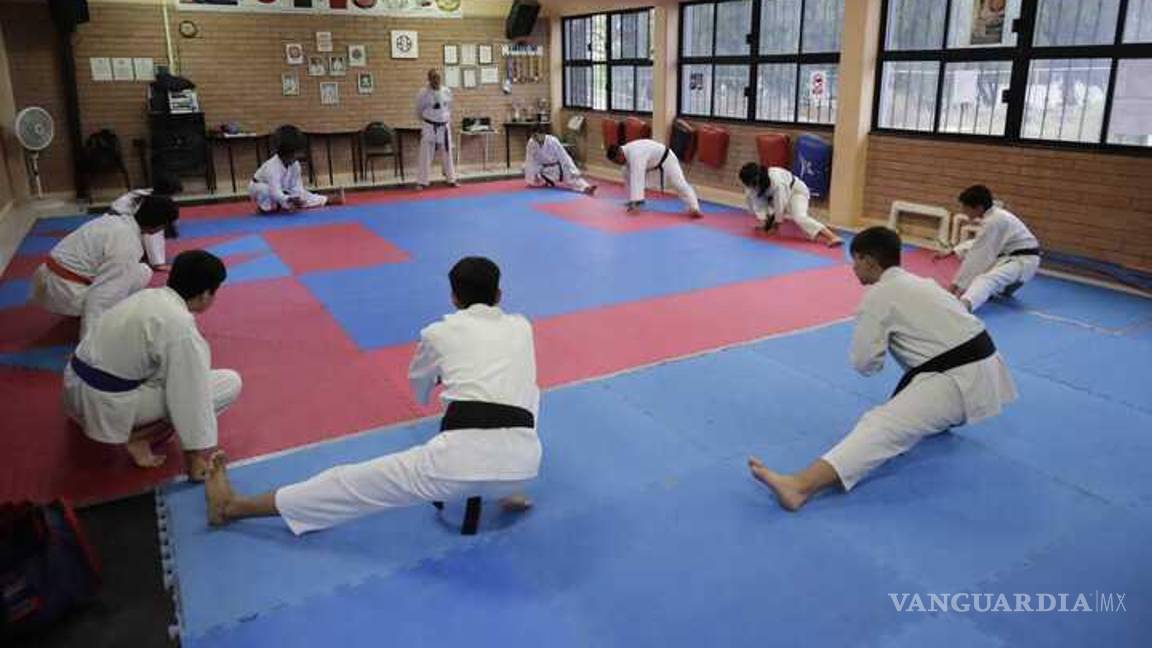 $!El karateca entrena en el Dojo ubicado en la ENEF, guiado por el sensei Rafael Ochoa.