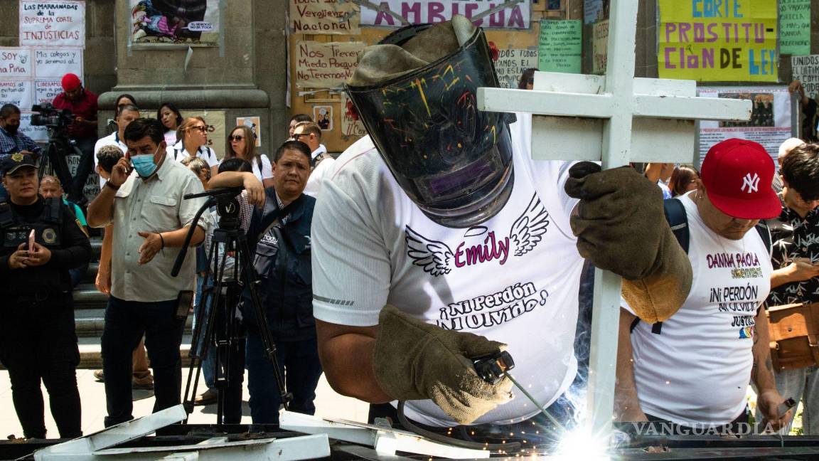 $!A 14 años del incendio en la Guardería ABC, padres de algunos de estos infantes se manifestaron en la SCJN para exigir justicia, ya que reiteran que no hay ningún funcionario en la cárcel por estos hechos.