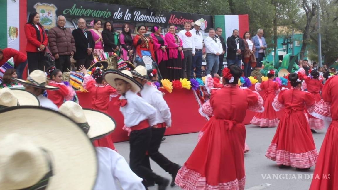 Desfilan en San Buenaventura por aniversario de Revolución