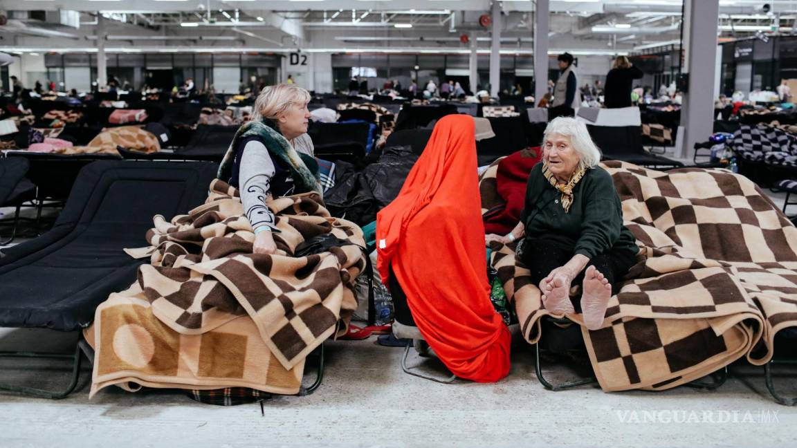 $!Refugiados ucranianos en el Centro de Ayuda Humanitaria en la Ptak Varsovia Expo en Nadarzyn, cerca de Varsovia, Polonia.