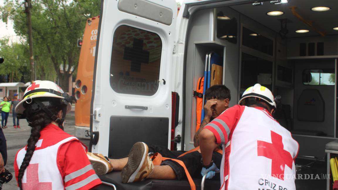 Motociclista de 17 años es embestido por camión urbano en la zona centro de Saltillo