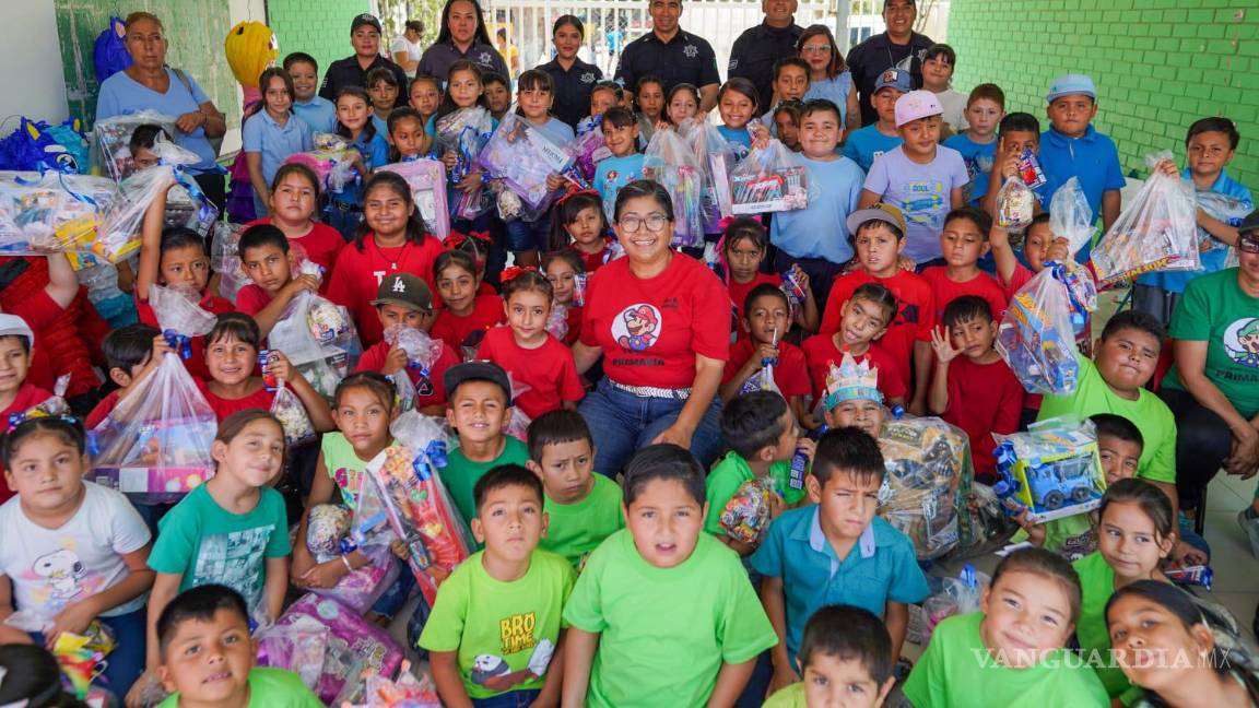 Policías de Ramos Arizpe celebran el Día del Niño con 250 menores del ejido Paredón