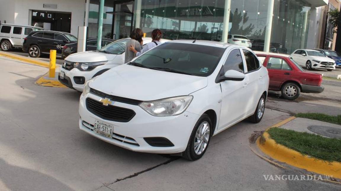 $!Karla esperó por el pase médico para descartar lesiones internas.