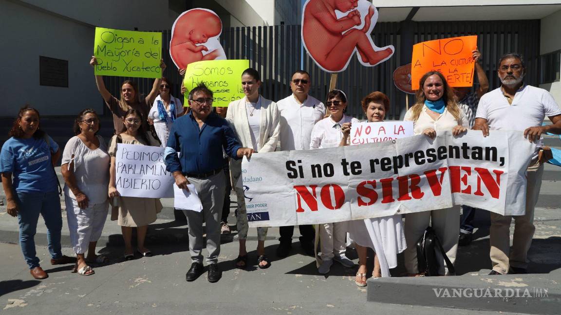$!Agrupaciones religiosas se manifestarron contra las iniciativas sobre el “Derecho a decidir de las Mujeres” y la “Autonomía Reproductiva” en Mérida, Yucatá.