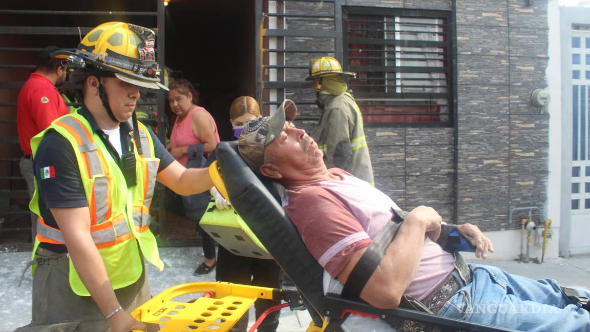 Dos albañiles lesionados tras caída de columnas de concreto en Hacienda Narro, en Saltillo