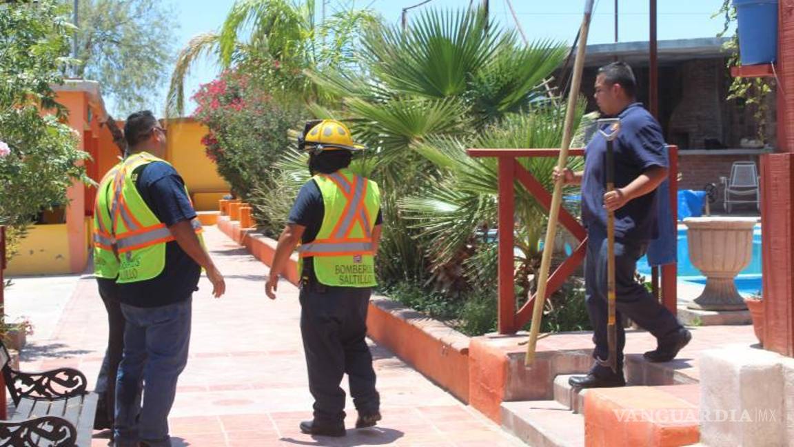 $!El incidente ocurrió mientras las víctimas se encontraban nadando en una alberca dentro de un salón de eventos, ubicado en el kilómetro 33 de la carretera Saltillo-Torreón.