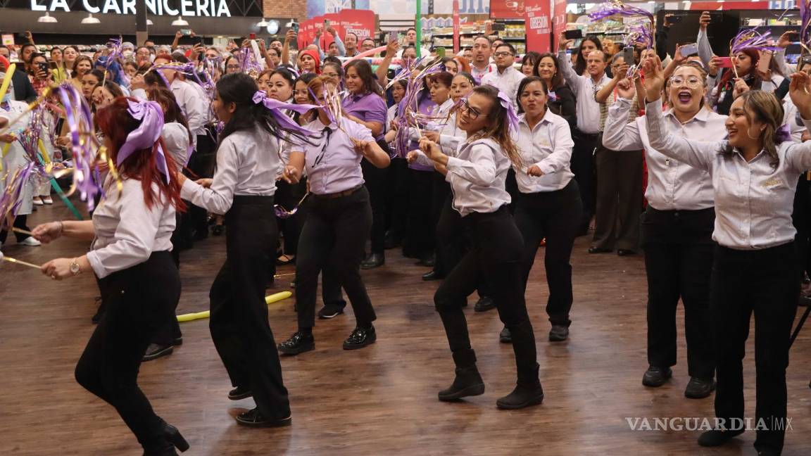 $!Una dinámica divertida organizaron las empleadas de la nueva tienda.
