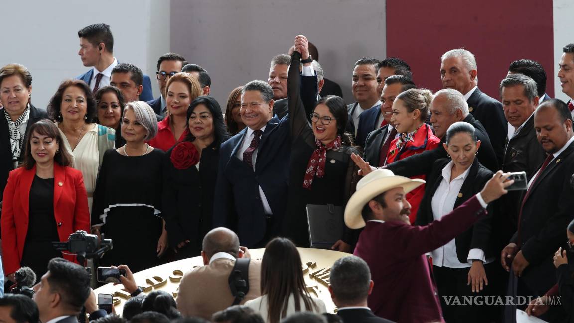 Llega a Hidalgo la alternancia: asume cargo Menchaca