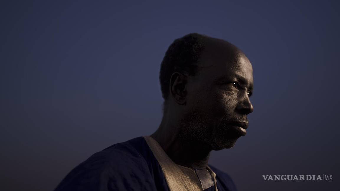 $!Oumar Koume, cuyo hijo Djibi Koume desapareció cuando trataba de llegar en una embarcación a las Islas Canarias, en España.