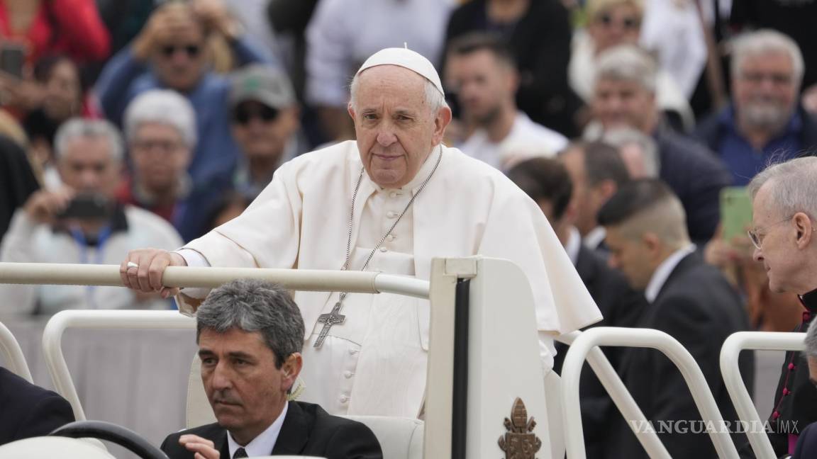 Clama el papa a líderes políticos que dialoguen por la paz tras proclamar 10 nuevos santos