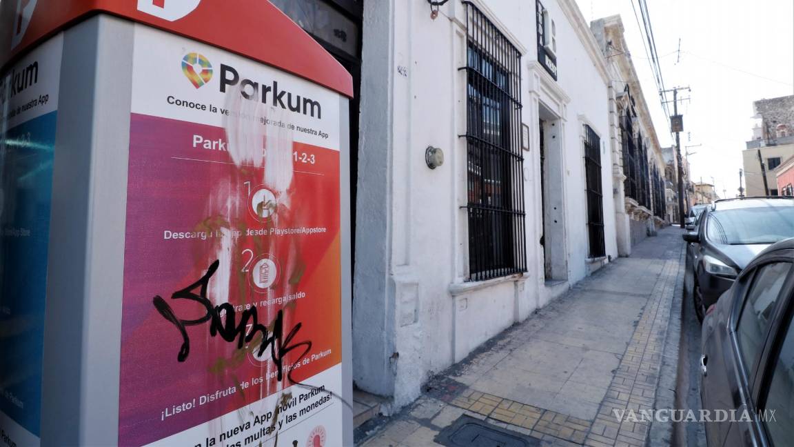 $!Algunos parquímetros inteligentes del centro de Saltillo se encontraban vandalizados.