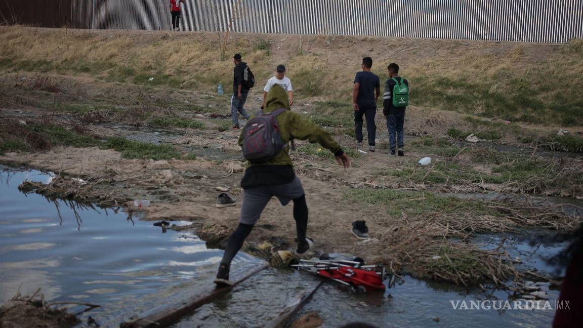 Acusan migrantes fallas en la app para solicitar asilo en EU