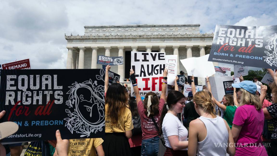 $!Los activistas contra el aborto se reúnen en el National Celebrate Life Rally en el Lincoln Memorial en Washington.