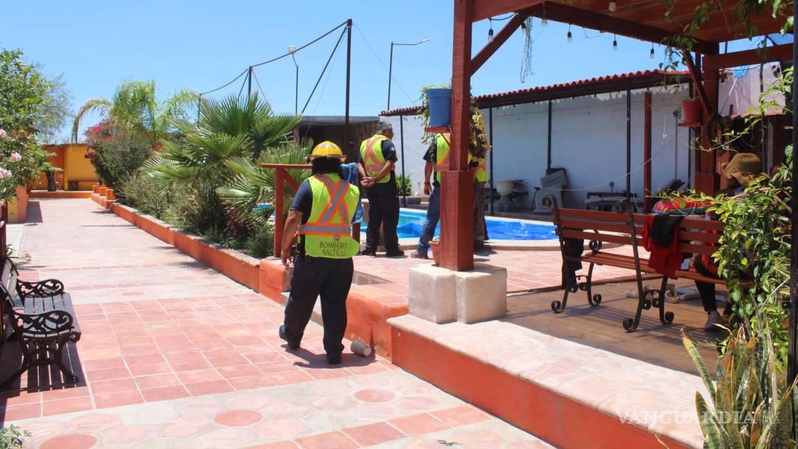 Saltillo: Dos adultos y un menor terminan electrocutados mientras nadaban en una alberca