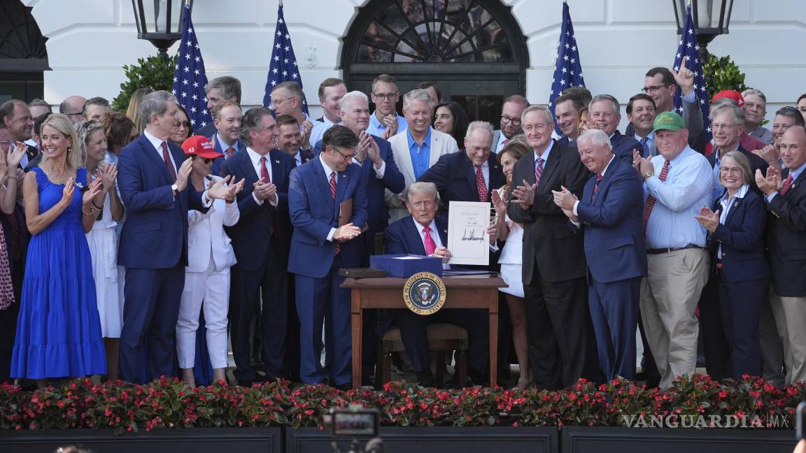 $!Según las previsiones el proyecto de ley interna impulsado por el presidente estadounidense añadirá más de 3 billones de dólares a la deuda federal para 2034.