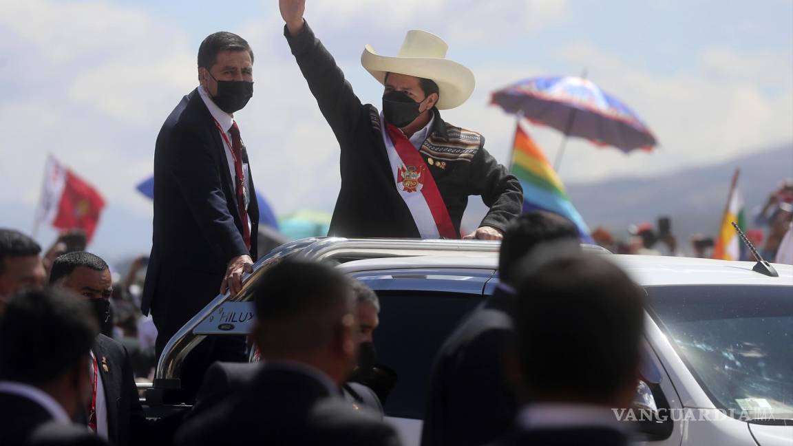 $!El presidente peruano Pedro Castillo llega a una ceremonia simbólica de juramento en el lugar de la Batalla de Ayacucho de 1824.