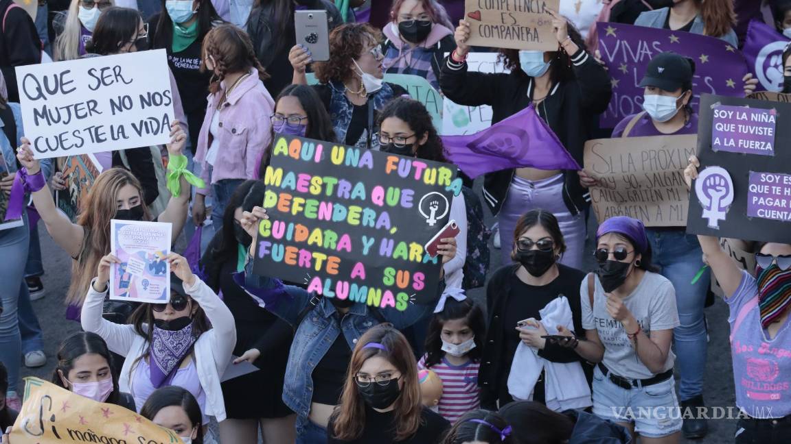$!Saltillo, Coahuila 8 de Marzo del 2022 Marcha 8M en la plaza Tlaxcala y calles del centro de la ciudad