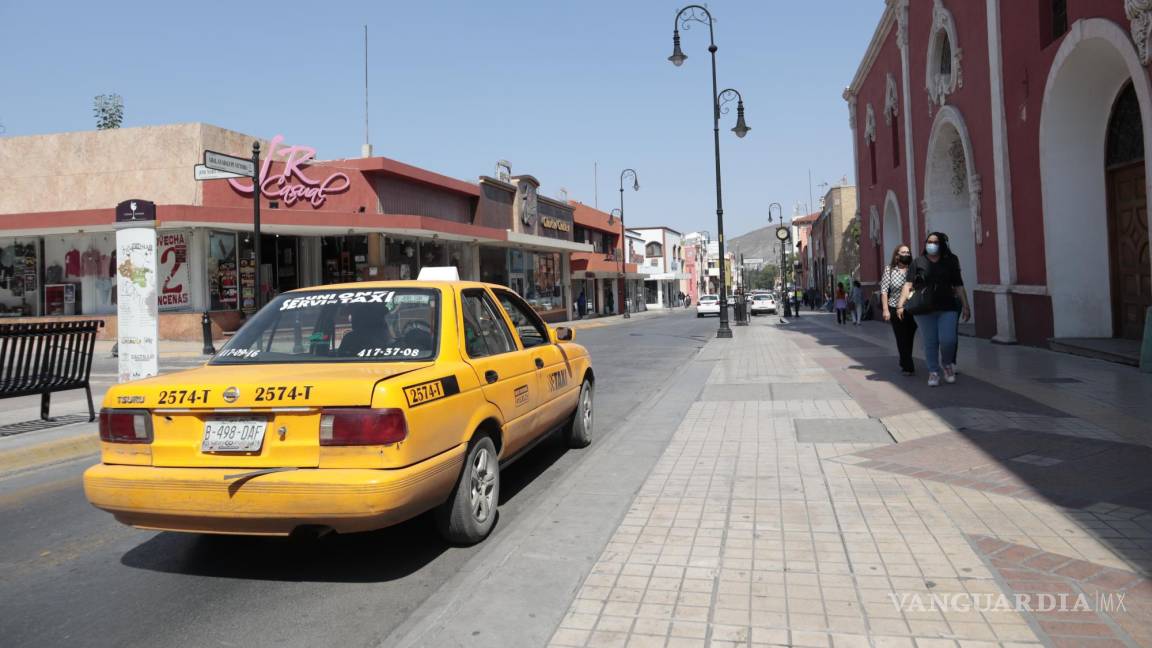 Circula solo 50% de los taxis en Saltillo, por los impuestos que deben cubrir; únicamente trabajan mil