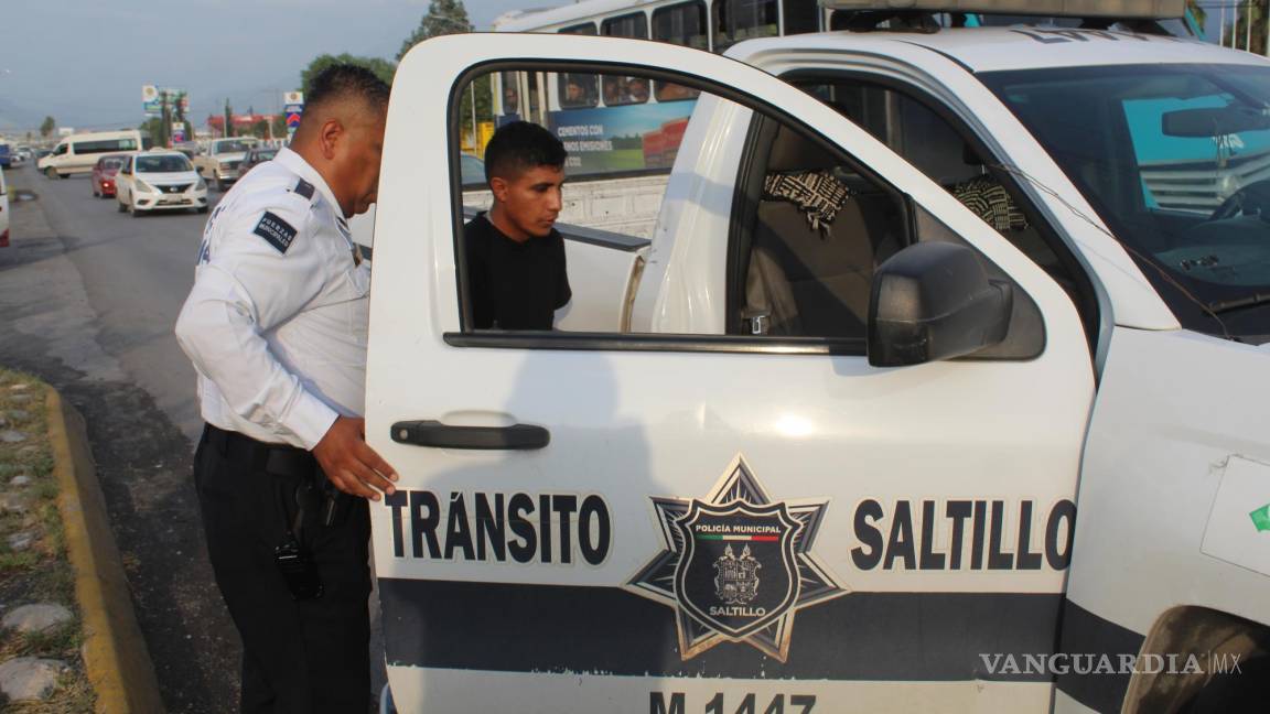 Oficial de la Guardia Nacional ebrio choca en Saltillo