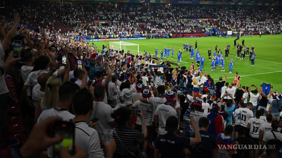 $!Los eslovenos agradecieron el rendimiento de su selección durante esta fase de la Eurocopa.