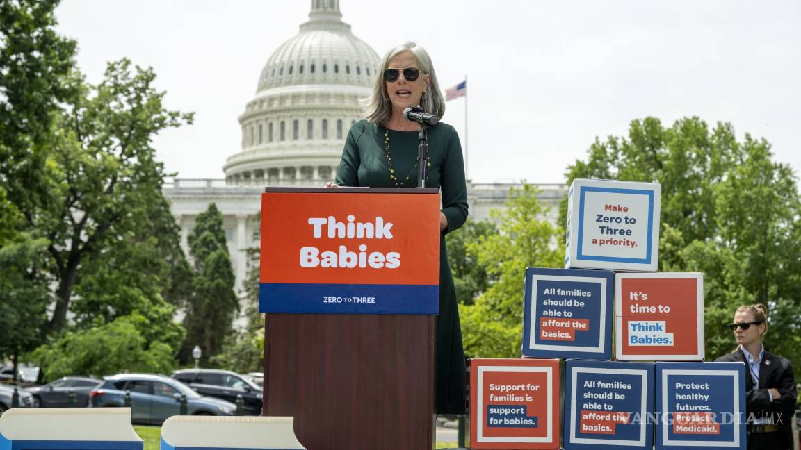 $!La representante demócrata Katherine Clark en el mitin “Truenos Paseantes” en el Capitolio para presionar a los legisladores a promulgar políticas que fomenten la seguridad económica y un desarrollo saludable para todos los bebés.