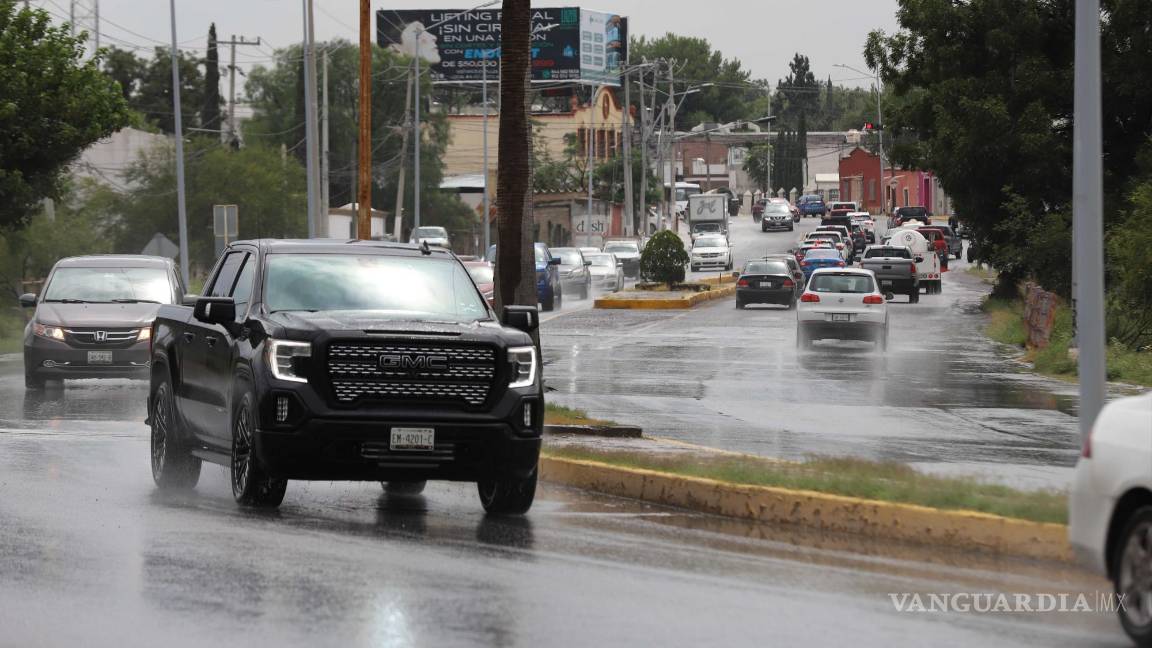 $!Con menos de una hora de lluvia, se pueden ver zonas inundadas en este punto de la ciudad.