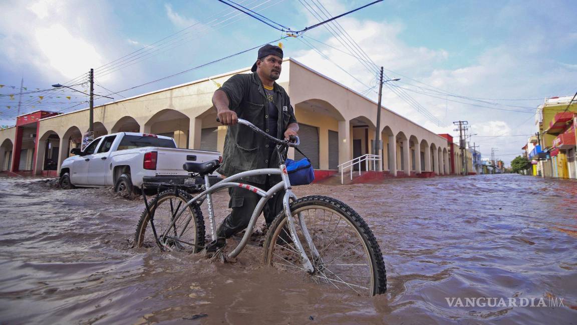 Huracán ‘Roslyn’ toca tierra en Nayarit como categoría 3