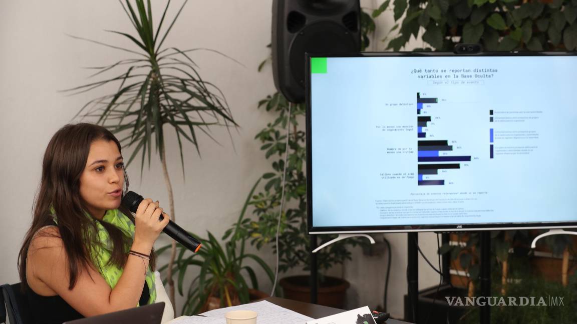 $!La coordinadora del equipo de datos de Data Cívica, Alicia Franco, en una rueda de prensa en Ciudad de México (México).