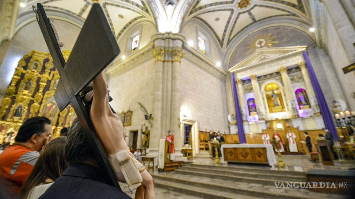 $!Saltillo: Llama obispo a reflexión, esperanza y solidaridad en inicio de Semana Santa