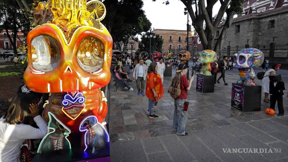 $!Más de 120 calaveras conforman “Me lleva la Huesuda”, la mayor exhibición en plazas públicas del Día de Muertos en México.