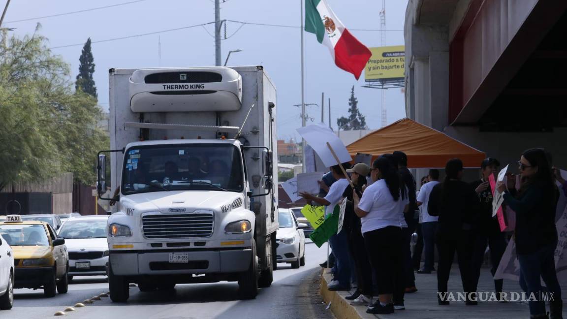$!Las manifestaciones iniciaron desde el pasado 17 de octubre y los trabajadores han pedido la solidaridad de los ciudadanos.