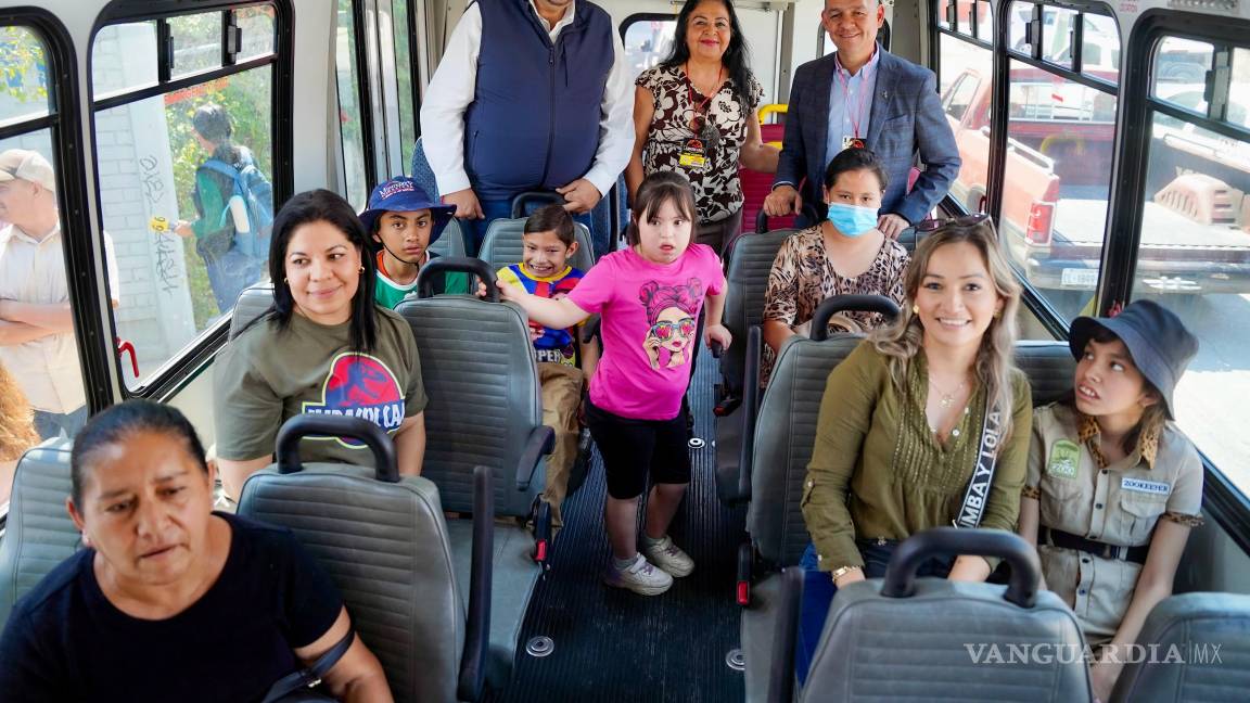$!El alcalde Tomás Gutiérrez Merino entregó la unidad adaptada a niñas y niños del CAM No. 11 como parte de la celebración del Día del Niño.