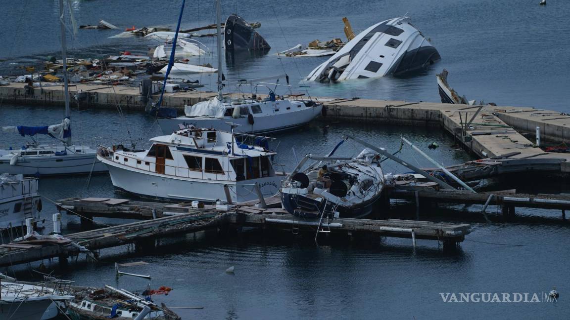 $!Yates encallados y dañados tras la devastación que dejó el paso del huracán Otis, en Acapulco, México, el viernes 10 de noviembre de 2023.