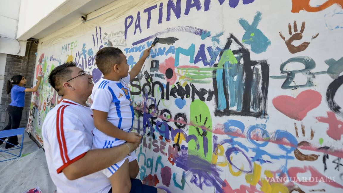 $!Papás y mamás se involucraron todo el tiempo desde incentivar a sus hijos e hijas, darles ideas, cargarlos, y tomarse fotos.