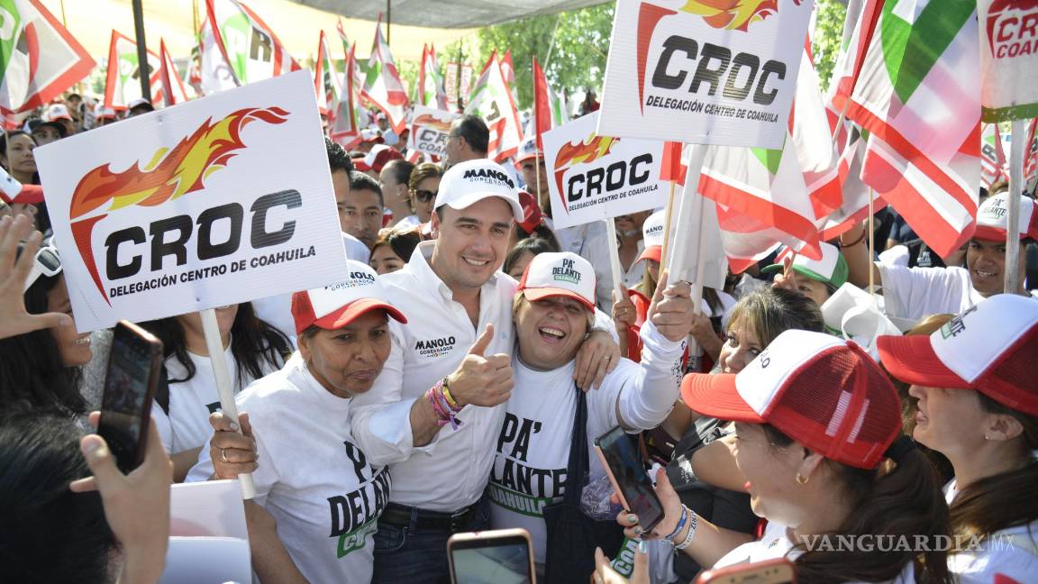 $!Jiménez fue recibido por decenas de simpatizantes.