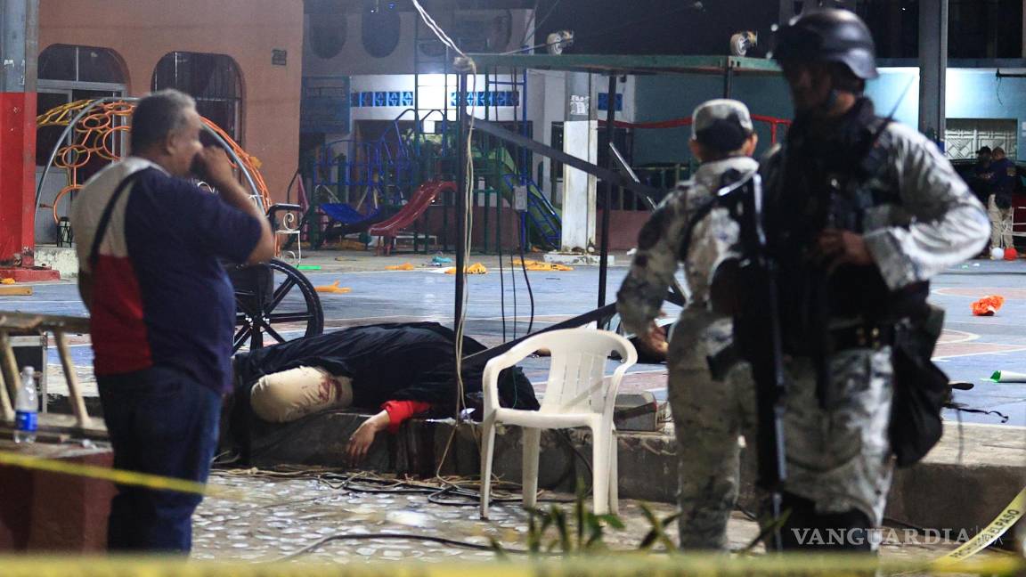 $!Miembros de la Guardia Nacional vigilan la zona donde fue asesinado el candidato a la alcaldía de Coyuca de Benítez , José Alfredo Cabrera Barrientos en Acapulco.