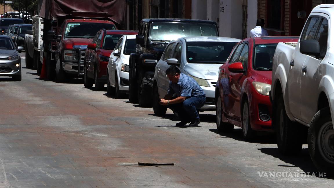 $!El protector alargará la vida del concreto estampado, afirmó personal del Ayuntamiento.