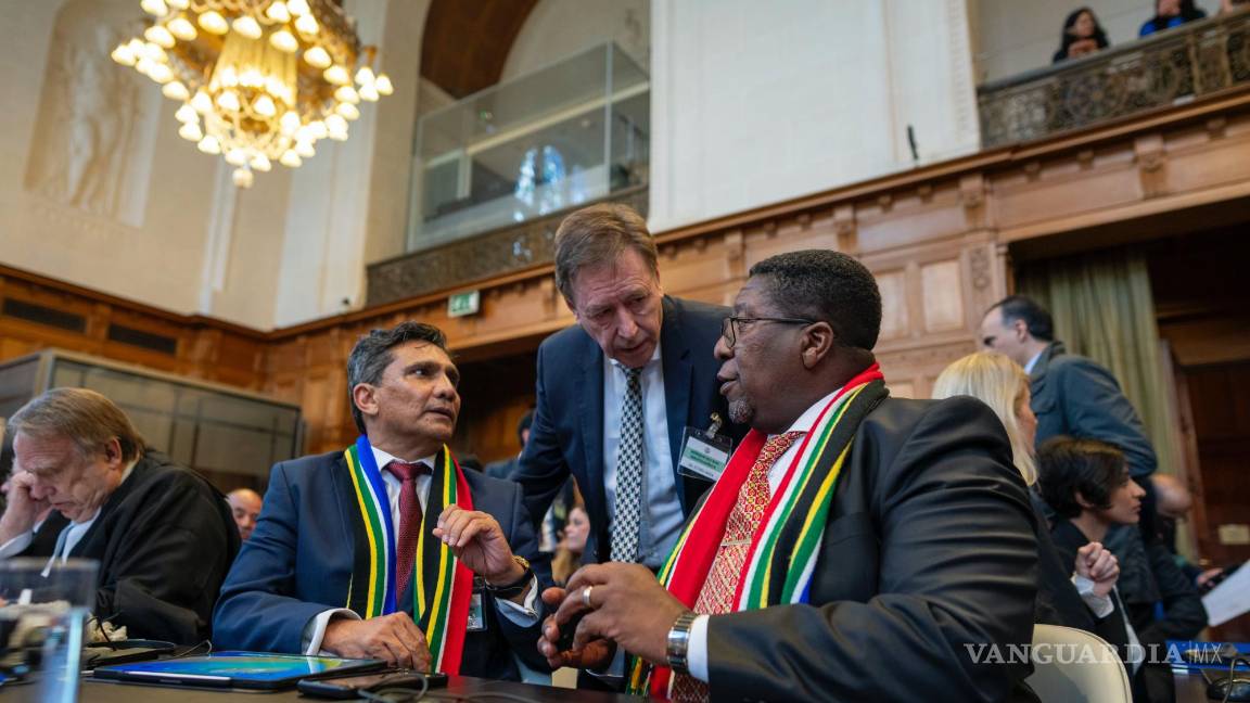 $!Vusimuzi Madonsela instó el jueves a un panel de 15 jueces internacionales a ordenar a Israel que “se retire total e incondicionalmente” de la Franja de Gaza.