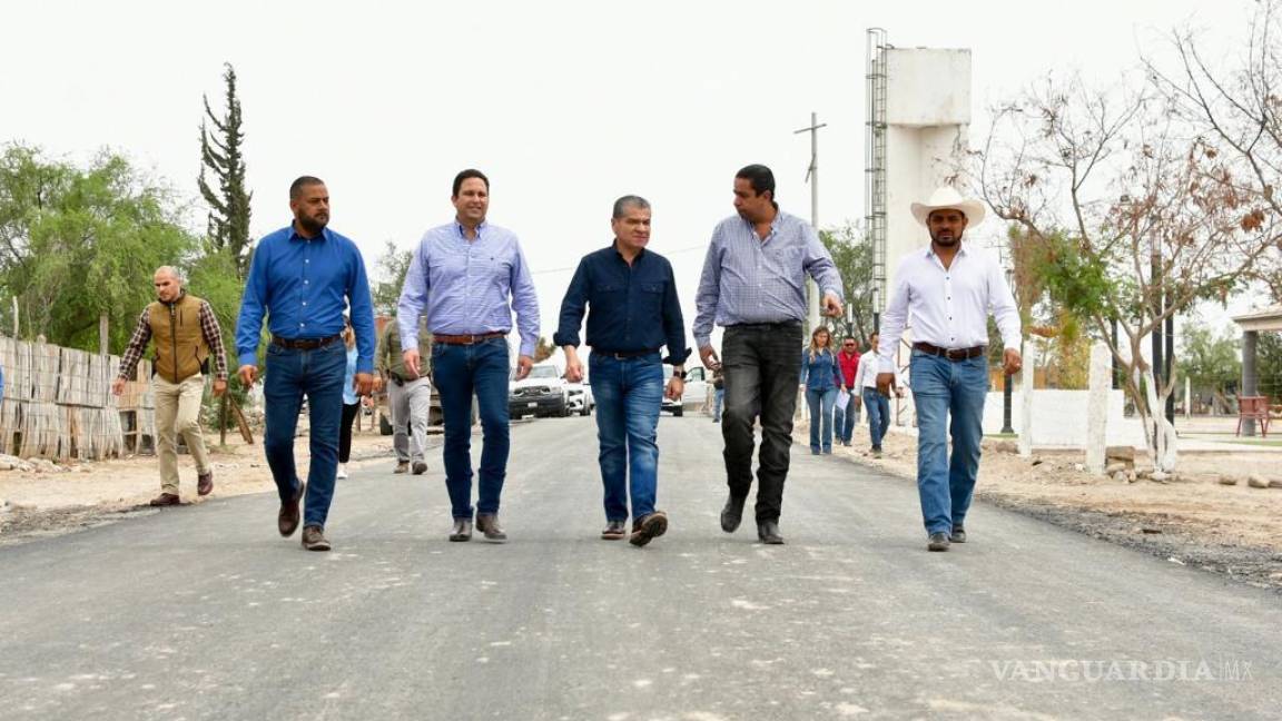 Gobernador de Coahuila supervisa obras de pavimentación en 14 ejidos de Ramos Arizpe