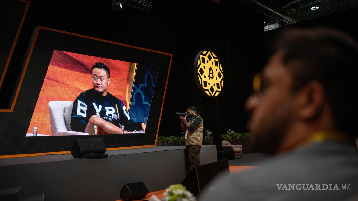 $!Ben Zhou, director ejecutivo de Bybit, en una conferencia sobre criptomonedas en Abu Dhabi. Bybit perdió 1,500 millones de dólares a manos de piratas informáticos.