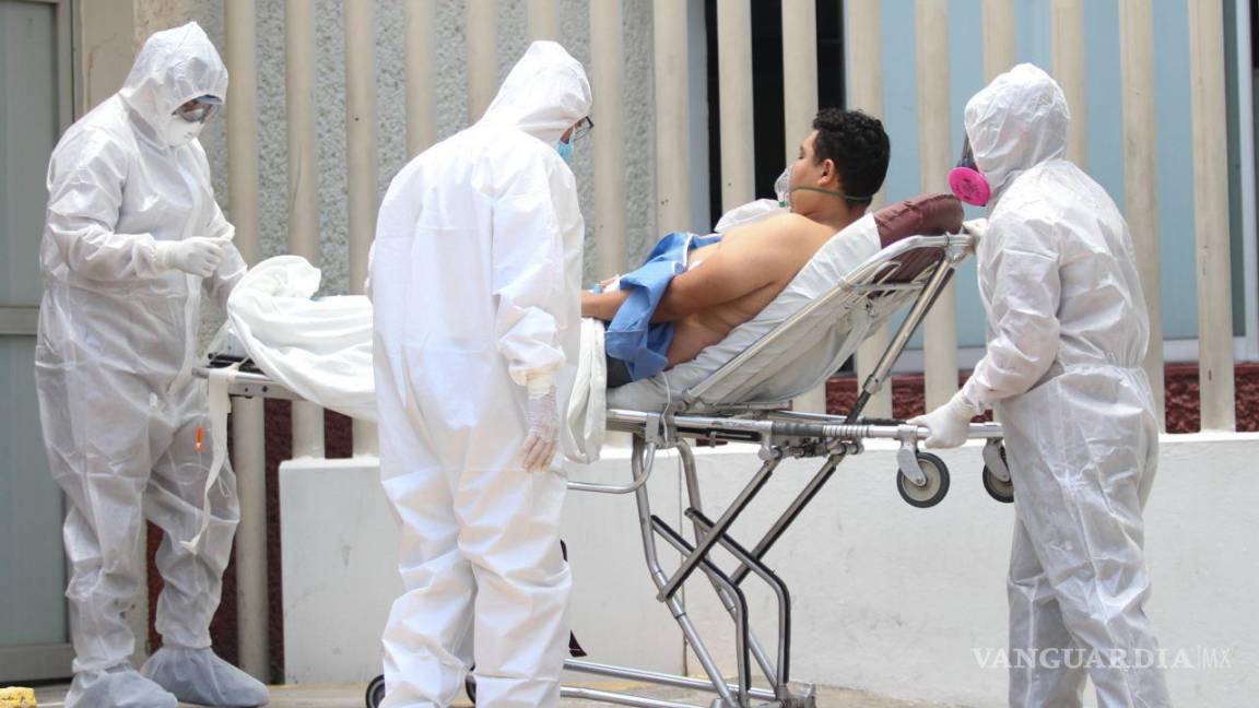 $!Imagen del 17 de agosto de 2021, paramédicos realizaron un traslado de un joven con COVID-19 en el Hospital Pediátrico La Villa.
