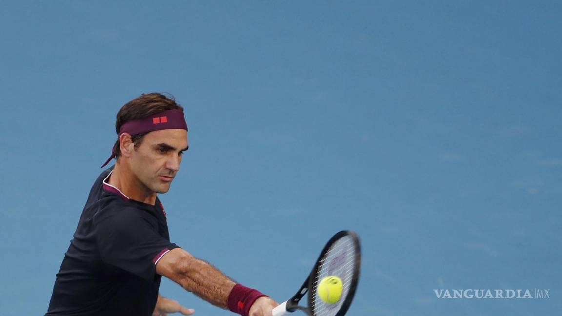 $!Roger Federer durante su partido de semifinales contra Novak Djokovic en el Australian Open el 30 de enero de 2020.