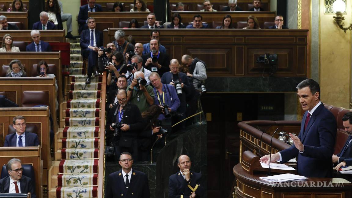 $!El presidente del Gobierno en funciones, Pedro Sánchez, se dirige a la Cámara en el primer día de su debate de investidura en Madrid.