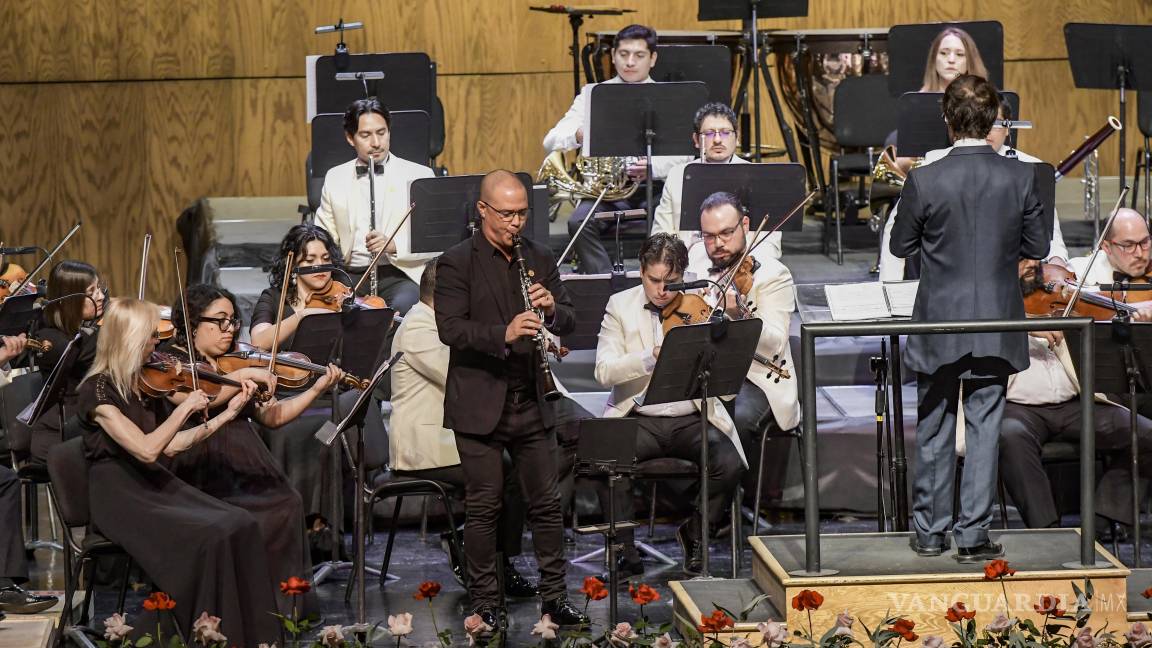 $!Deleita el clarinete al público de la Filarmónica del Desierto en concierto