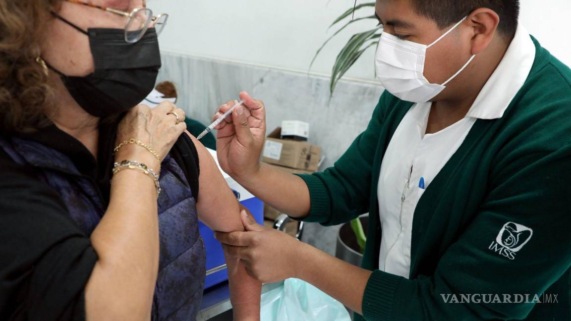 Descarta López-Gatell falta de vacunas contra la influenza, puntualiza 71% de cobertura
