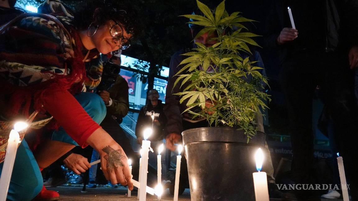 $!Integrantes de la comunidad cannábica en la Ciudad de México se manifestaron en la Glorieta de Insurgentes en el marco del 4/20 (Día mundial de la marihuana).