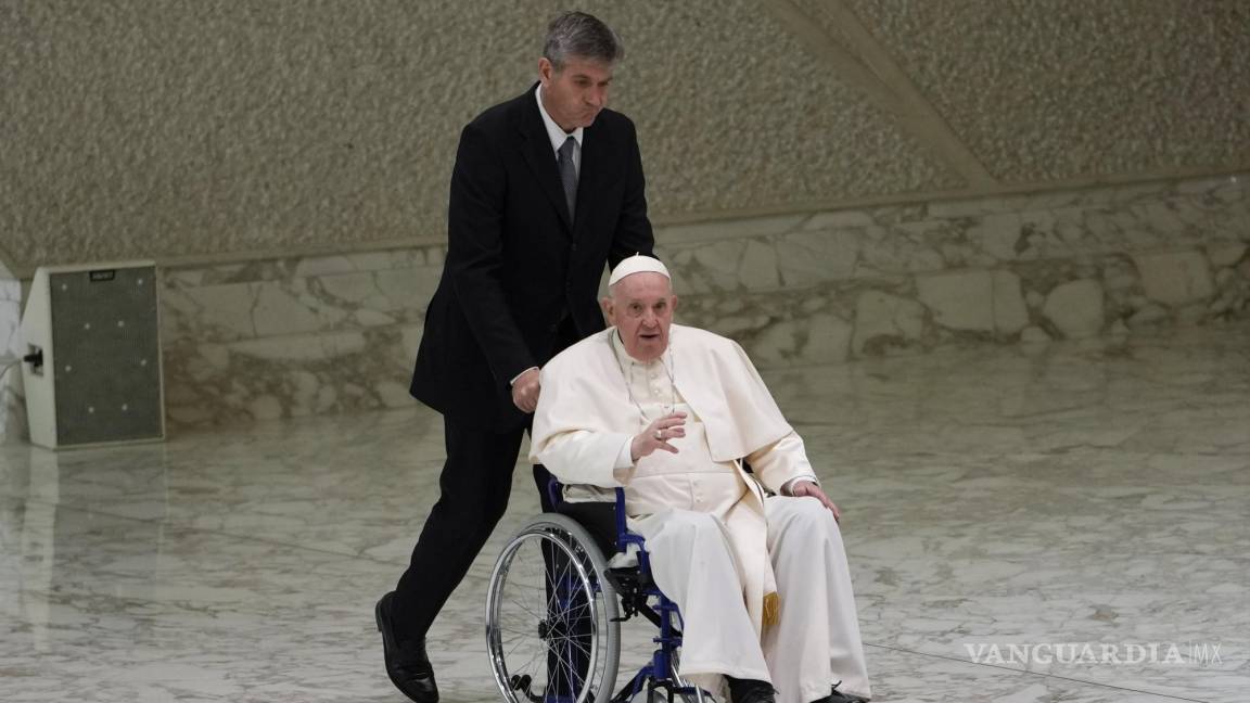 El Papa Francisco se receta Tequila para su dolor de rodilla